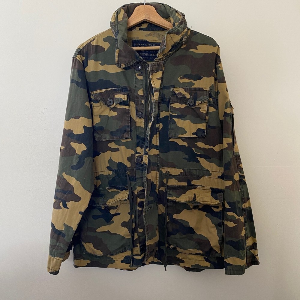 Bleecker + Mercer mens camo jacket zip in hood- Unmarked size (L/XL?)